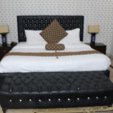 Royal Luxus Guest House Ισλαμαμπάντ Εξωτερικό φωτογραφία