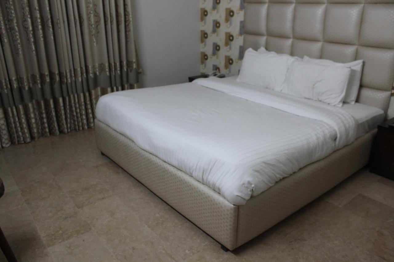 Royal Luxus Guest House Ισλαμαμπάντ Εξωτερικό φωτογραφία