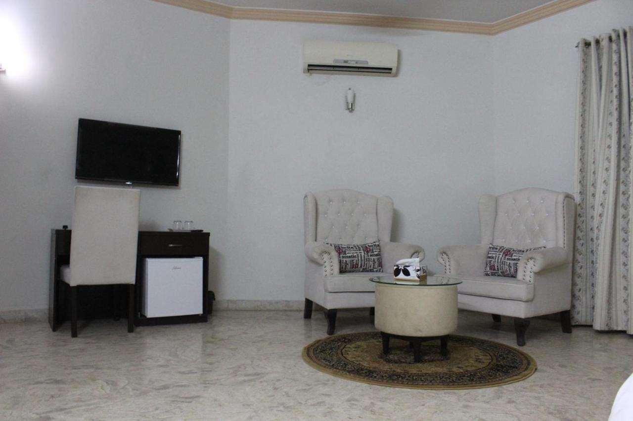 Royal Luxus Guest House Ισλαμαμπάντ Εξωτερικό φωτογραφία