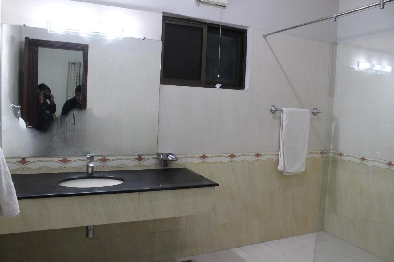 Royal Luxus Guest House Ισλαμαμπάντ Εξωτερικό φωτογραφία